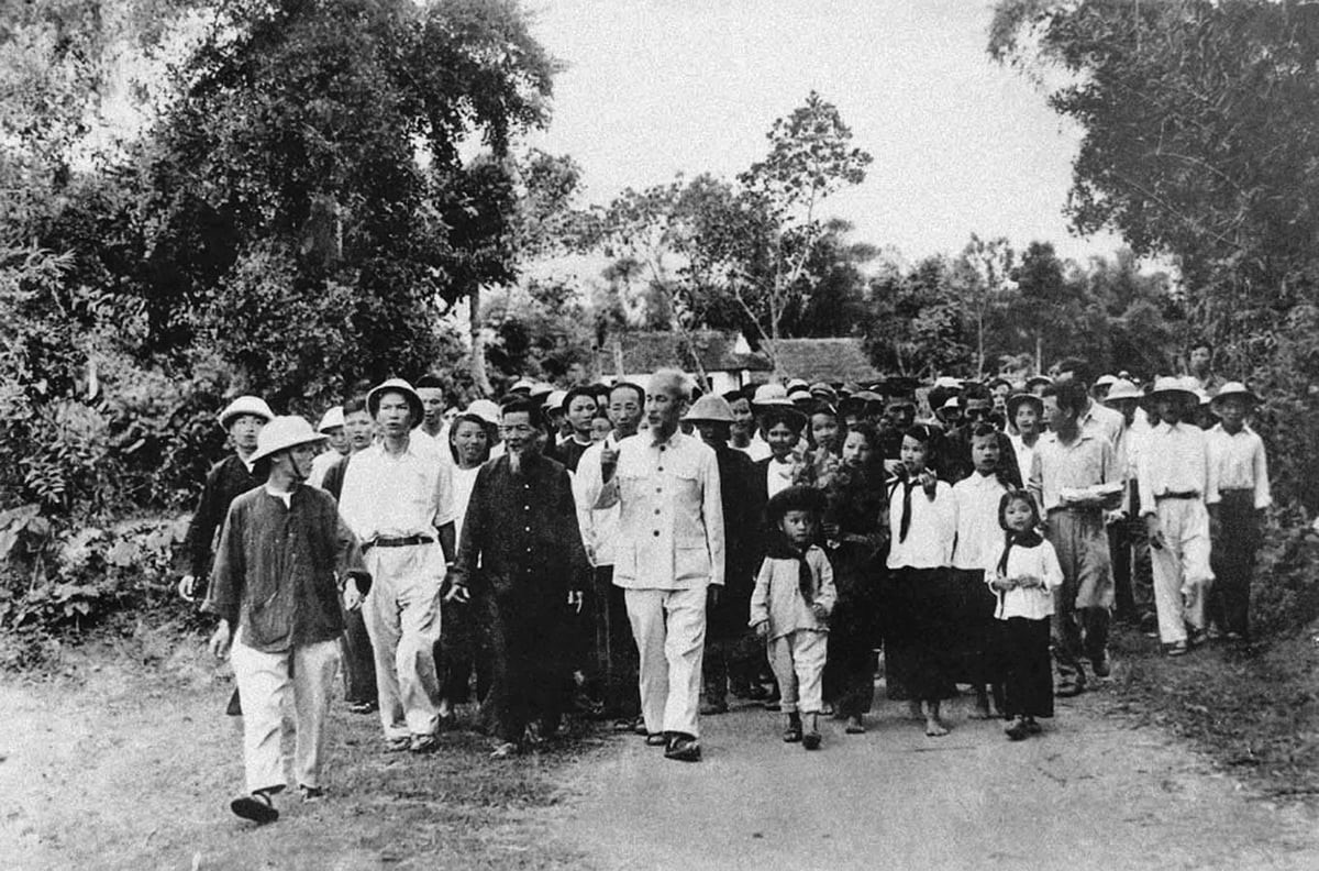 Những dân tộc được bác Hồ cho mang họ Hồ